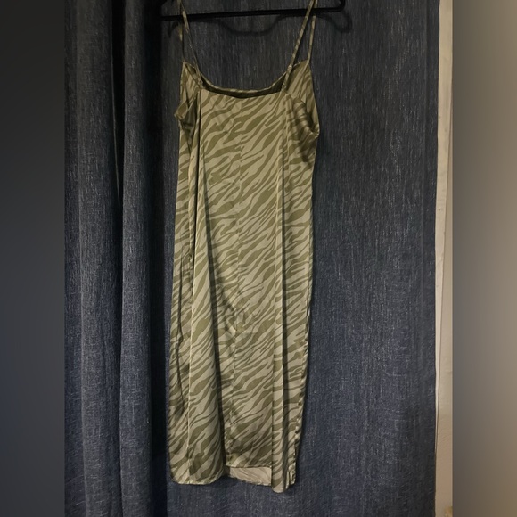 Forever 21 sage green zebra print dress - Picture 2 of 3